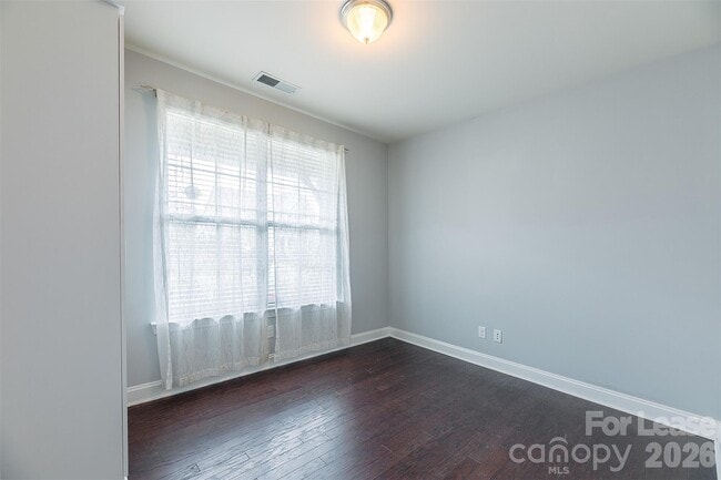 Building Photo - 1310 Middlecrest Dr NW