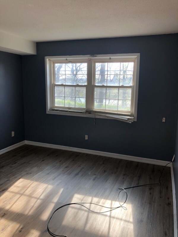 Building Photo - 1120 E 6th St