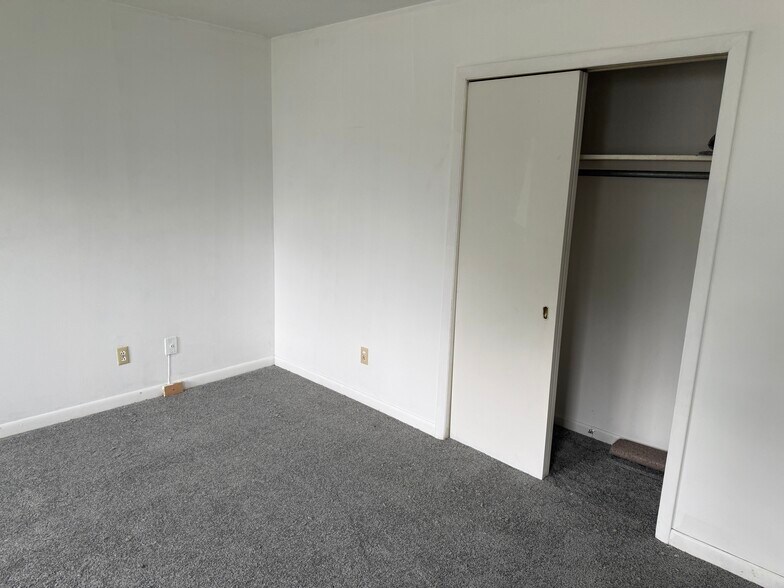 Closet Bedroom 2 - 430 N 20th St