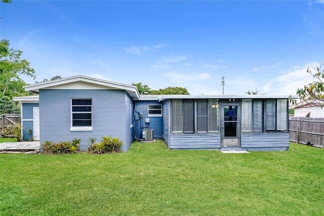 Building Photo - 1475 Daroca Dr