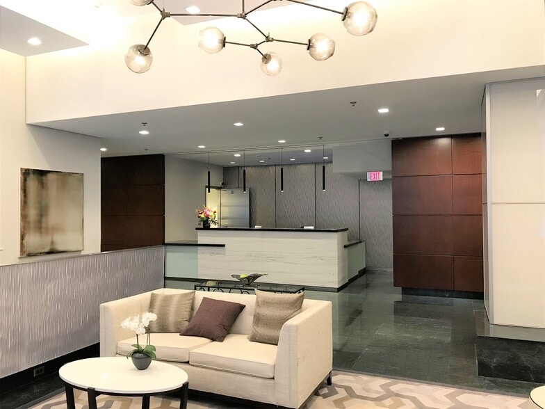 Concierge / Lobby - 1 Charles St