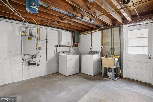 Building Photo - 1420 Gilbert Rd