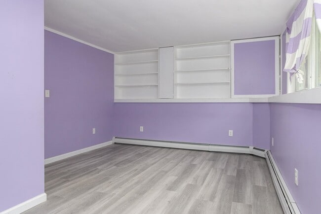 Building Photo - 240 Leda Ave