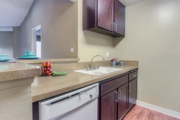 Kitchen - Chatsworth Pointe Apartment Homes