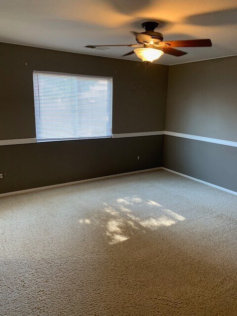Building Photo - Beautiful 3 Bedroom 2 Bath Available Now!