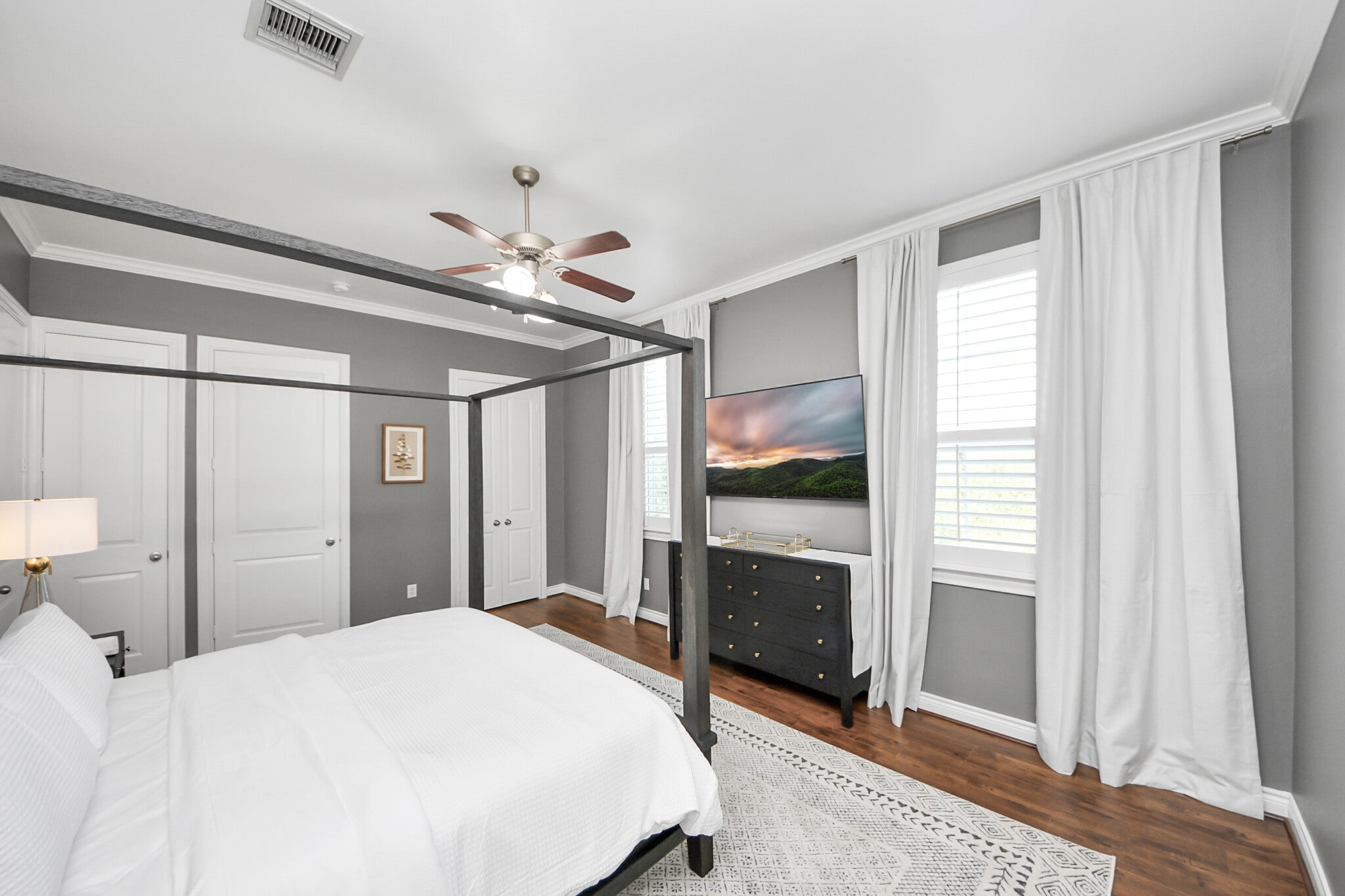 Spacious proportions and layered textures define effortless luxury. - 620 Rutland St