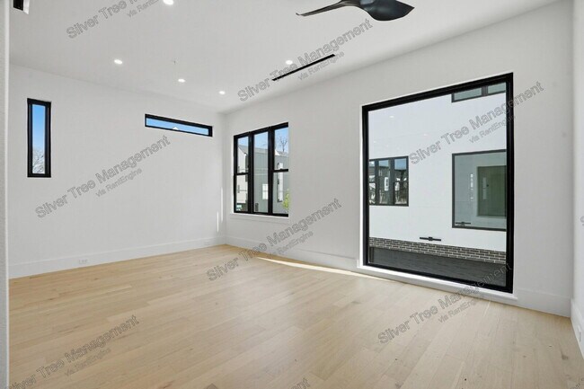 Building Photo - 4520 Cabell Dr