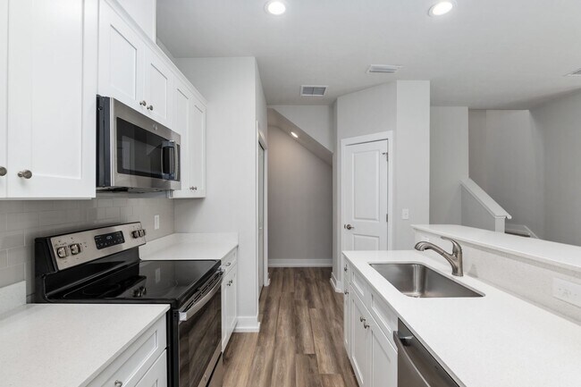 Building Photo - Stunning Brand-New 3-Bedroom, 3-Bathroom H...