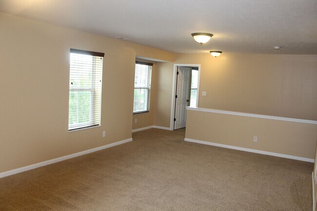 Building Photo - Spacious 4 Bedroom Home in Avon!