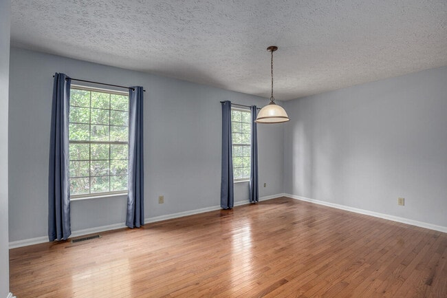 Building Photo - 330 River Rd