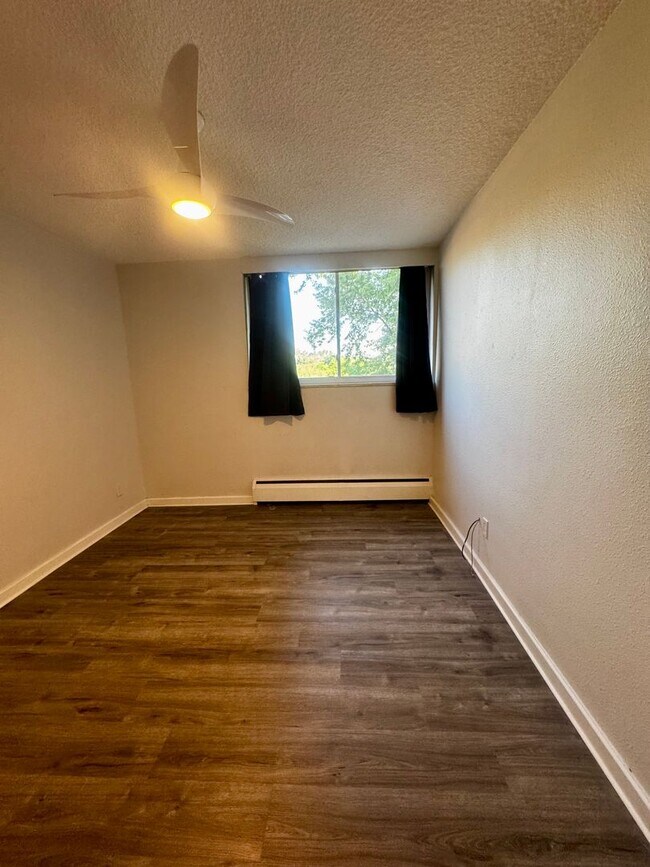 Building Photo - 900 Saturn Dr