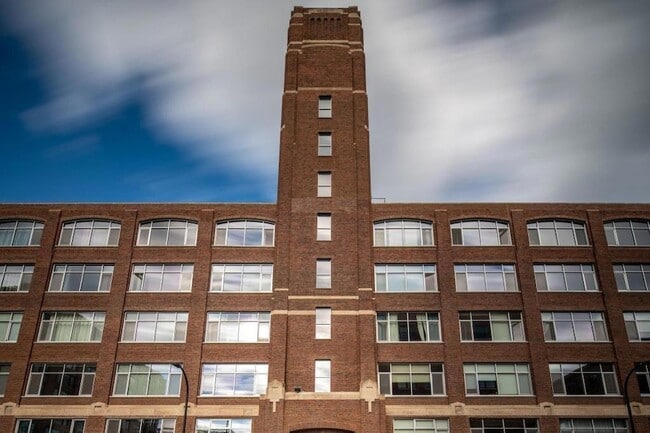 Building Photo - 700 N Washington Ave