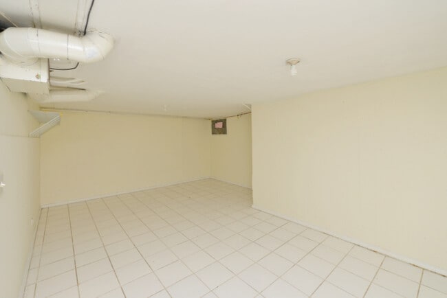 Building Photo - 816 S Ada St
