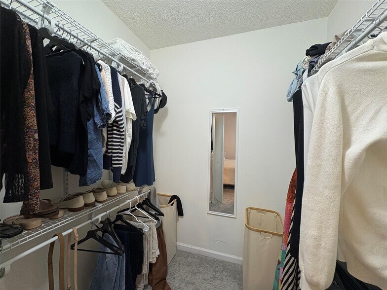 Building Photo - 780 S Sapodilla Ave