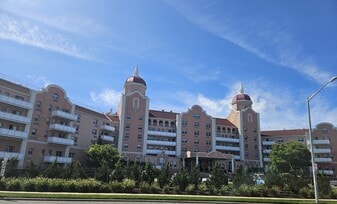 Building Photo - 2 Richmond Rd