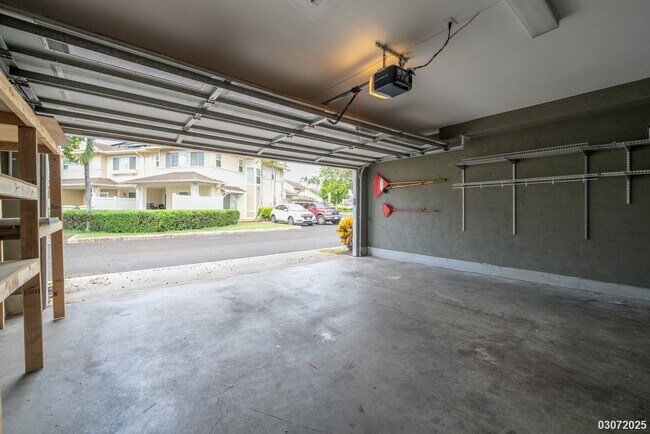 Building Photo - 3 BED 2.5 BATH 2 PARKING IN EWA BEACH