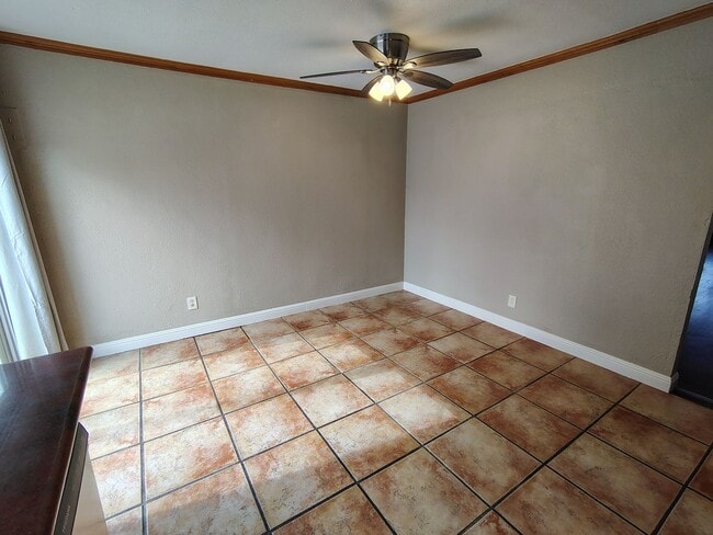 Building Photo - 404 Camellia Way