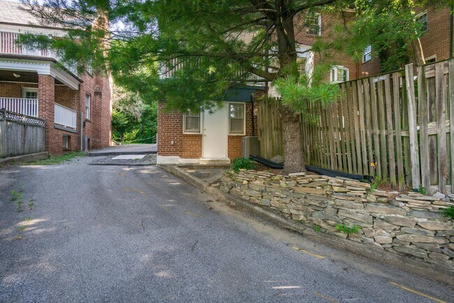 Building Photo - Updated 4 BD, 3.5 BA Stately Colonial on Kalmia RD in NW DC!!