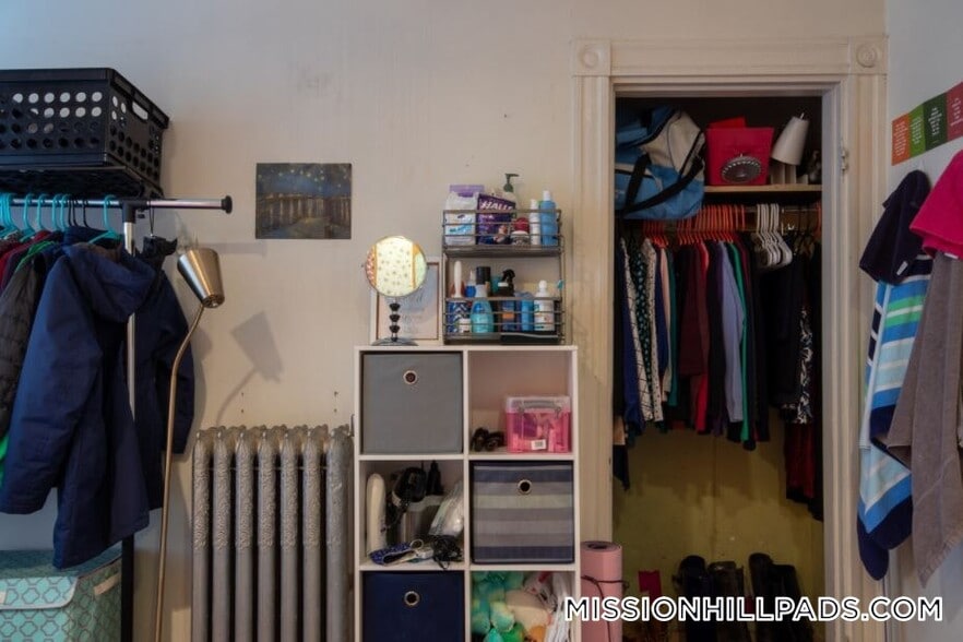 Building Photo - 142 Calumet St