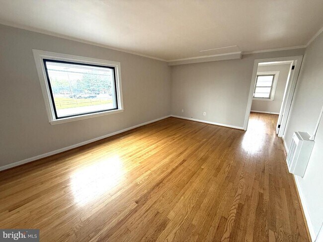Building Photo - 266 W Ridge Pike