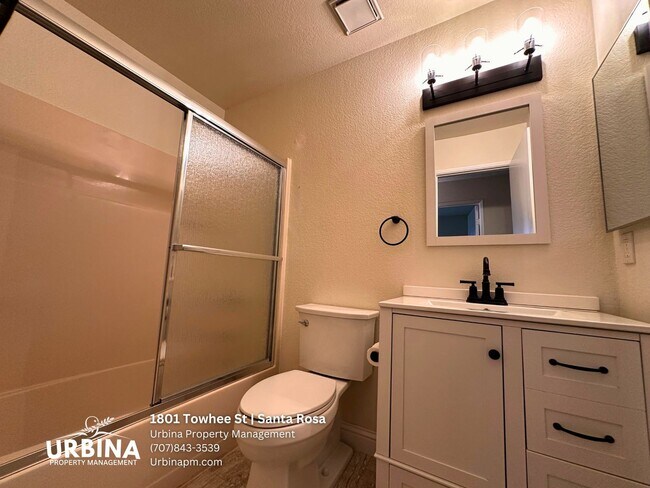 Building Photo - Inviting 3 Bedroom 2 Bathroom Home in Desirable Coffey Park Location