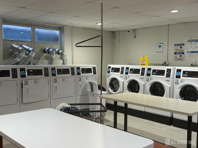 Building Photo - 123 S Adelaide Ave