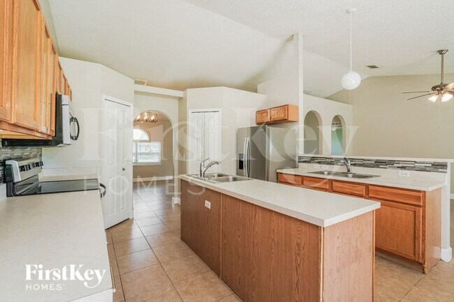 Building Photo - 129 Aurora Ln