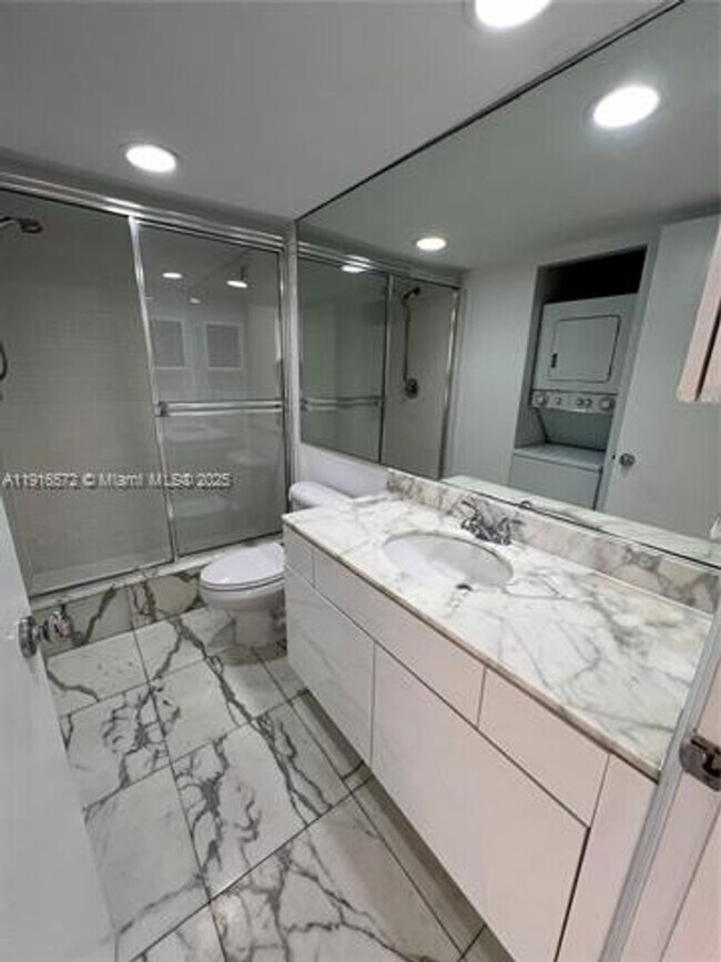 Building Photo - 5600 Collins Ave