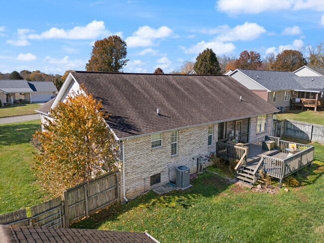 Building Photo - 76 Waterford Way