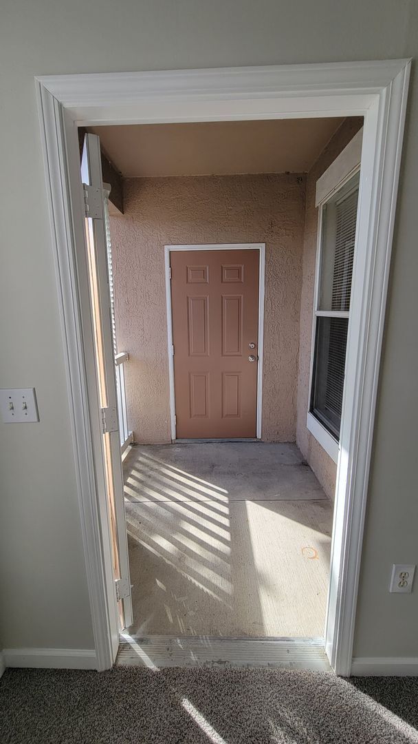 Building Photo - The Villas Condominiums  2/2 AVAILALBE NOW!