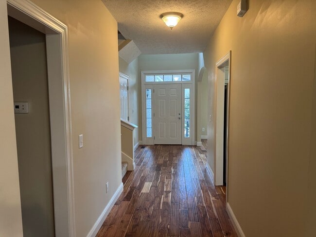 Building Photo - Great 4BR home near Brentwood