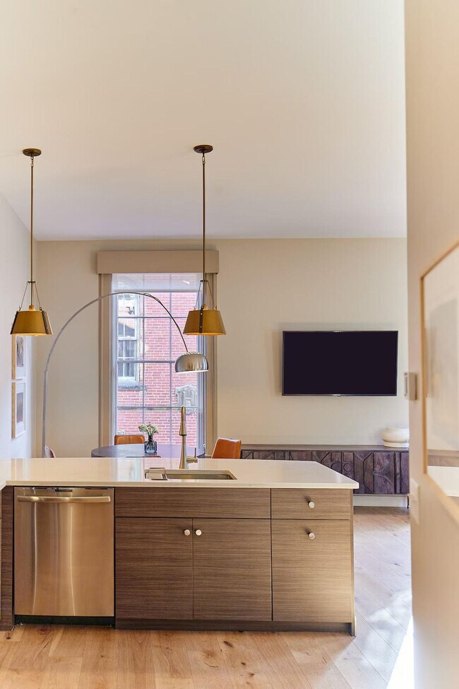 Building Photo - 121 Middle St