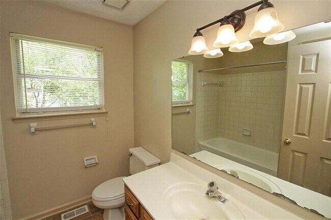 Building Photo - 1381 Omie Way