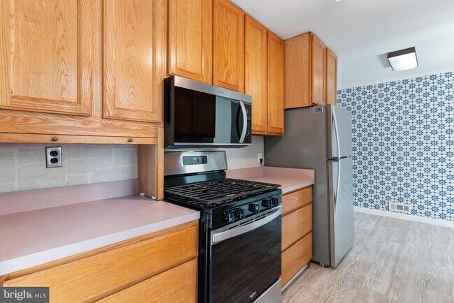 Building Photo - 4023 Poplar St