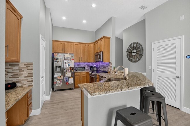 Building Photo - 6746 Breezy Palm Dr
