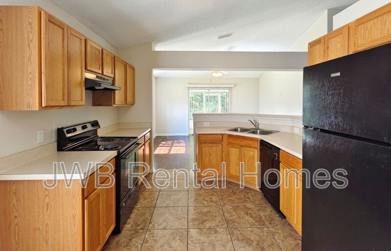 Building Photo - 9350 Thorn Glen Rd