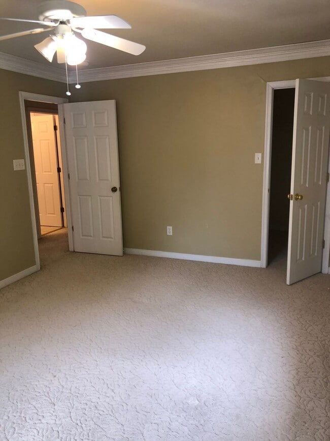 Building Photo - Stunning 4bdrm/2.5bth Home w/Loft Located in Chesterfield! Fenced in Backyard, 2 Car Garage, and ...