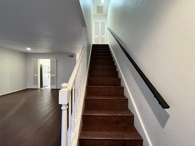 Building Photo - 9901 Sharpcrest St