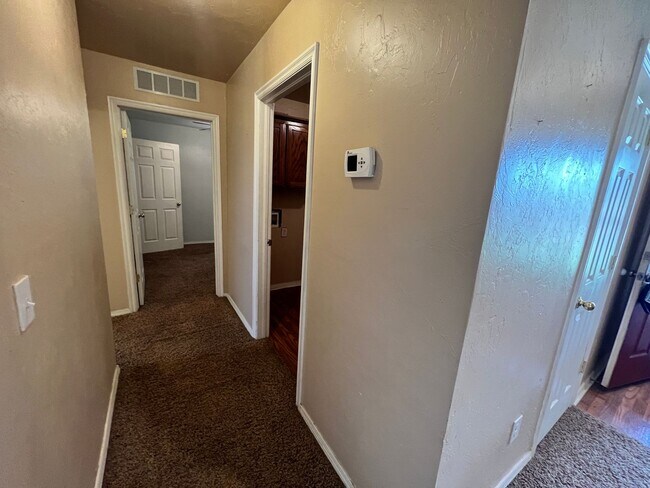 Building Photo - $500 OFF FIRST MONTHS RENT | Sweet Home in Hope Crossing!