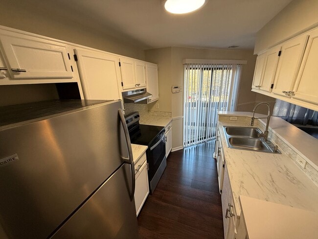 Building Photo - Beautiful Condo minutes from Uptown Charlotte