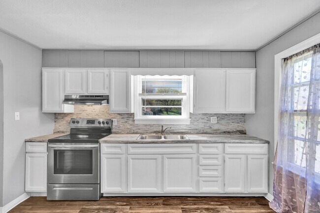 Building Photo - 10 Cemetery Ave