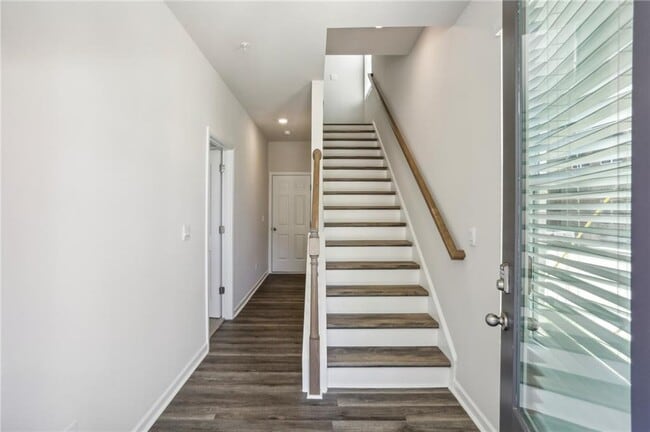 Building Photo - 3648 S Fulton Ave