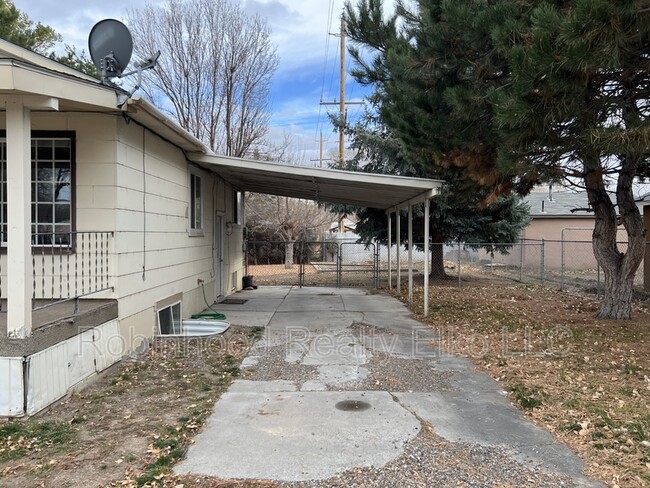 Building Photo - 786 Wilson Ave