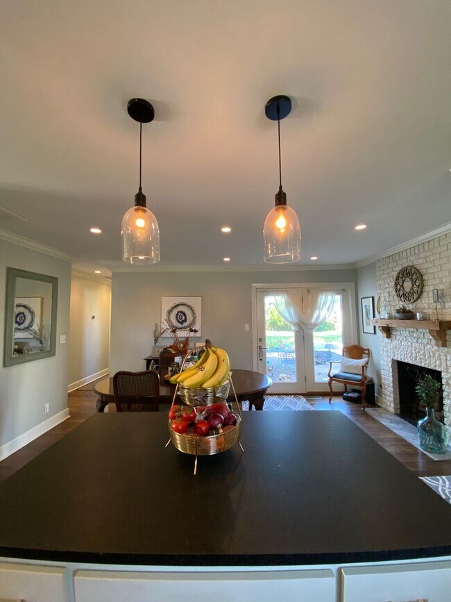 Building Photo - Darling renal in Lortondale