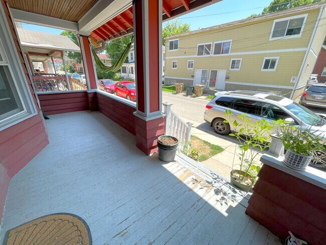 Building Photo - 1318 St James Ct