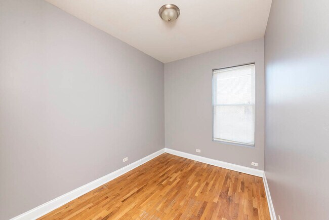 Building Photo - 7237 S Ridgeland Ave