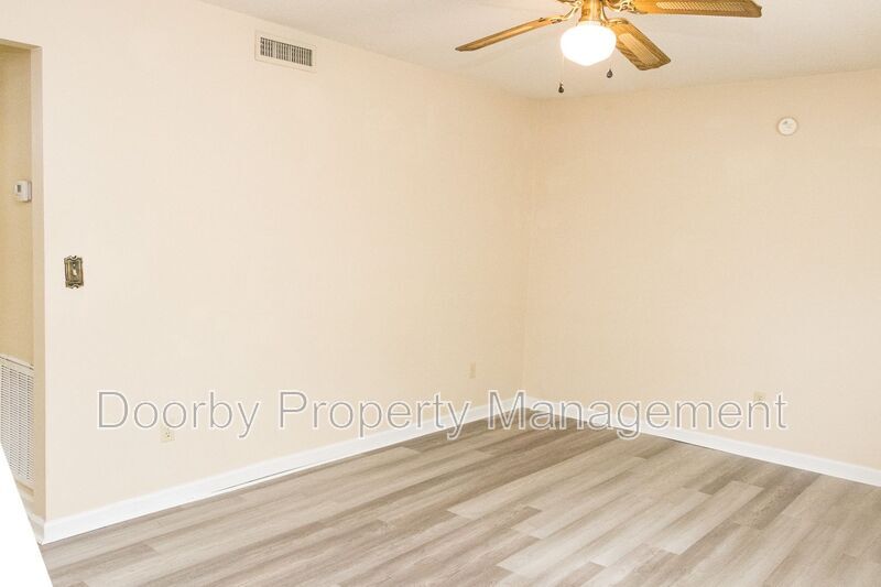 Building Photo - 7808 Holiday Hills Cir