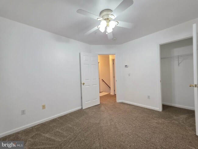 Building Photo - 1011 Granite Ct