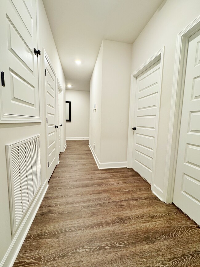 Building Photo - 3017 Dowington Dr