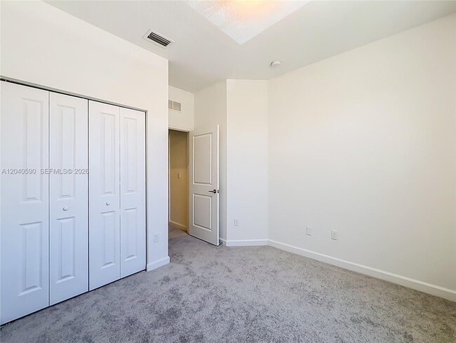 Building Photo - 4607 Hollister Ave